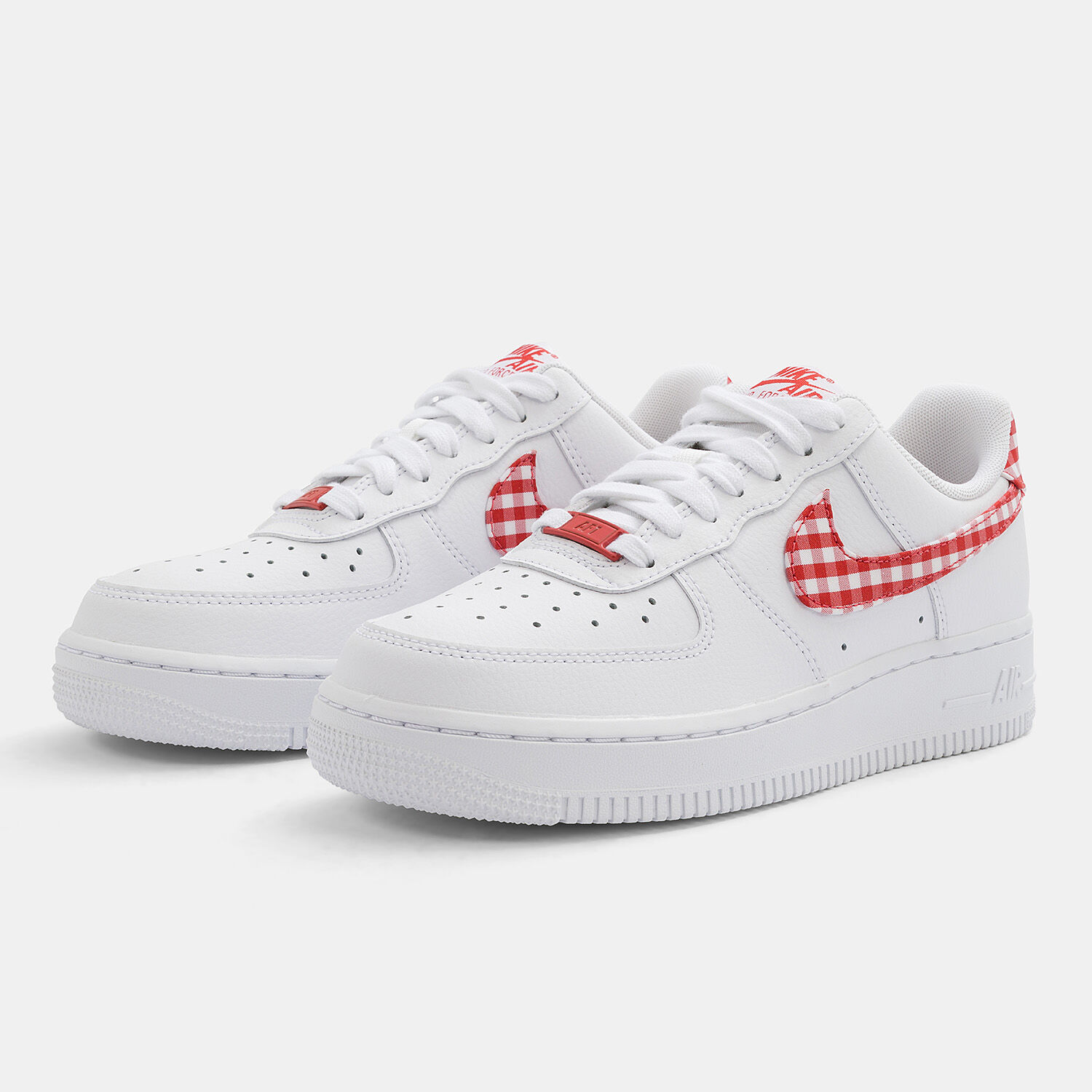 Nike Air Force 1 07 Ess Trend bianche e rosse AW LAB