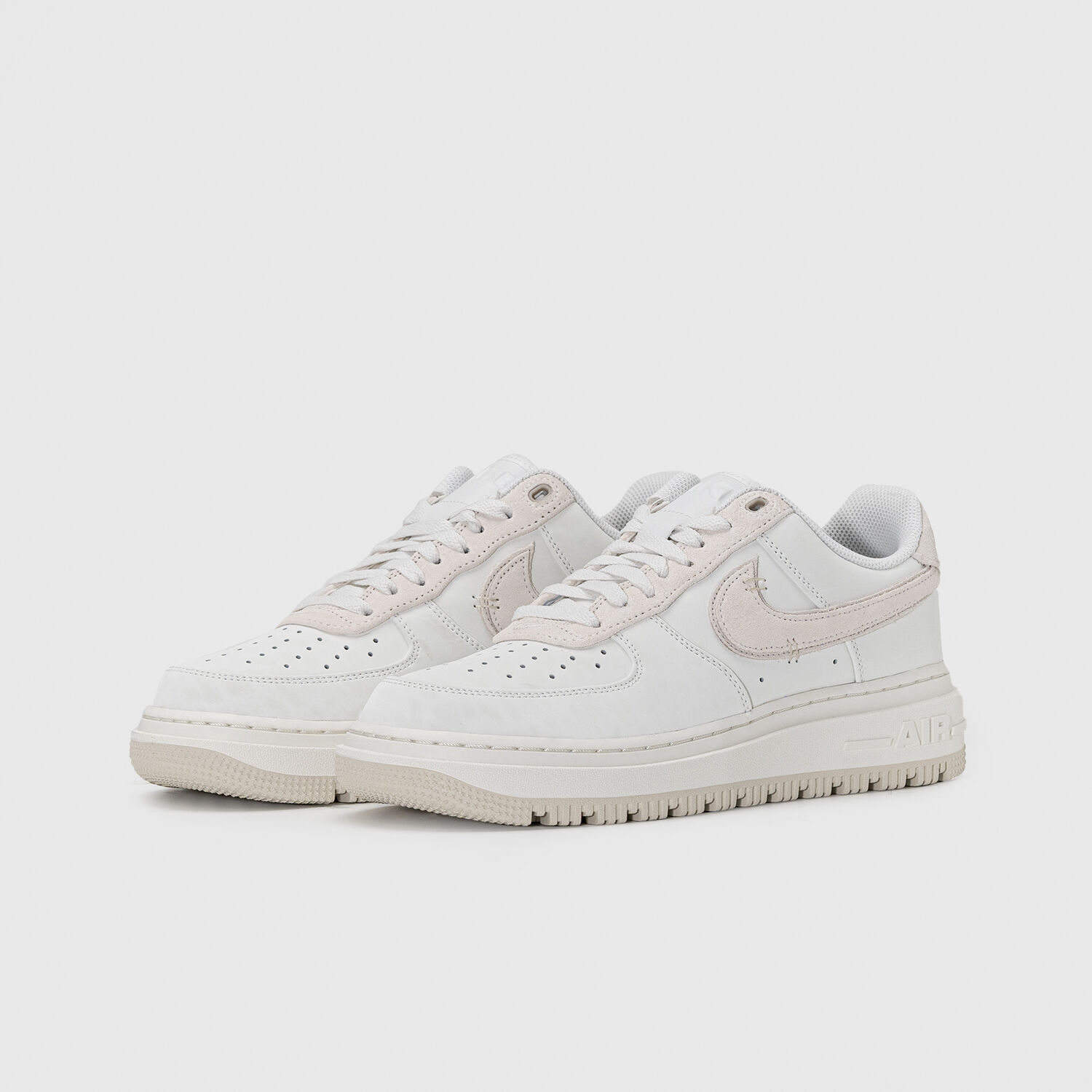Nike Air Force 1 Luxe bianche AW LAB
