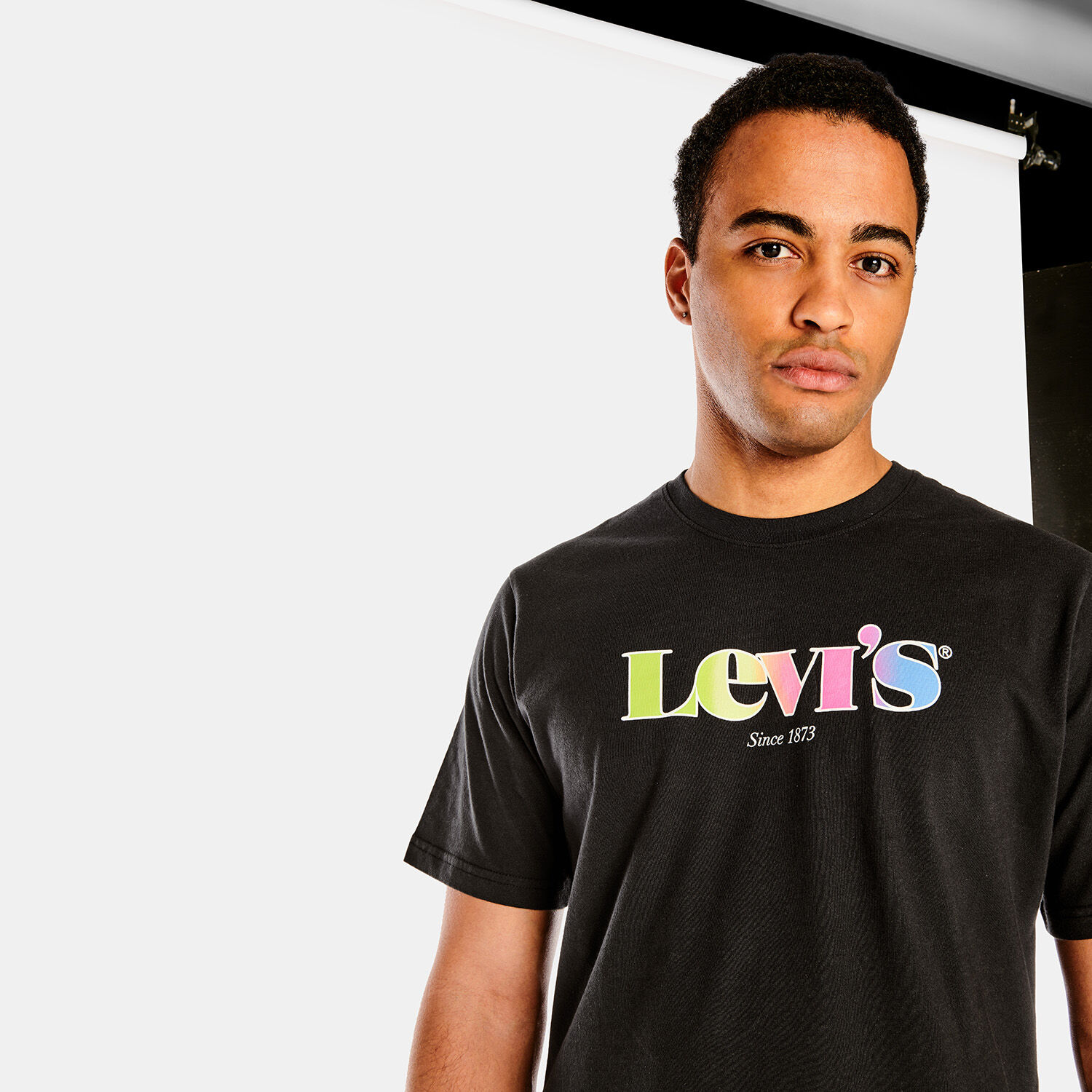 T Shirt Levis Relaxed Fit nera e multicolor AW LAB