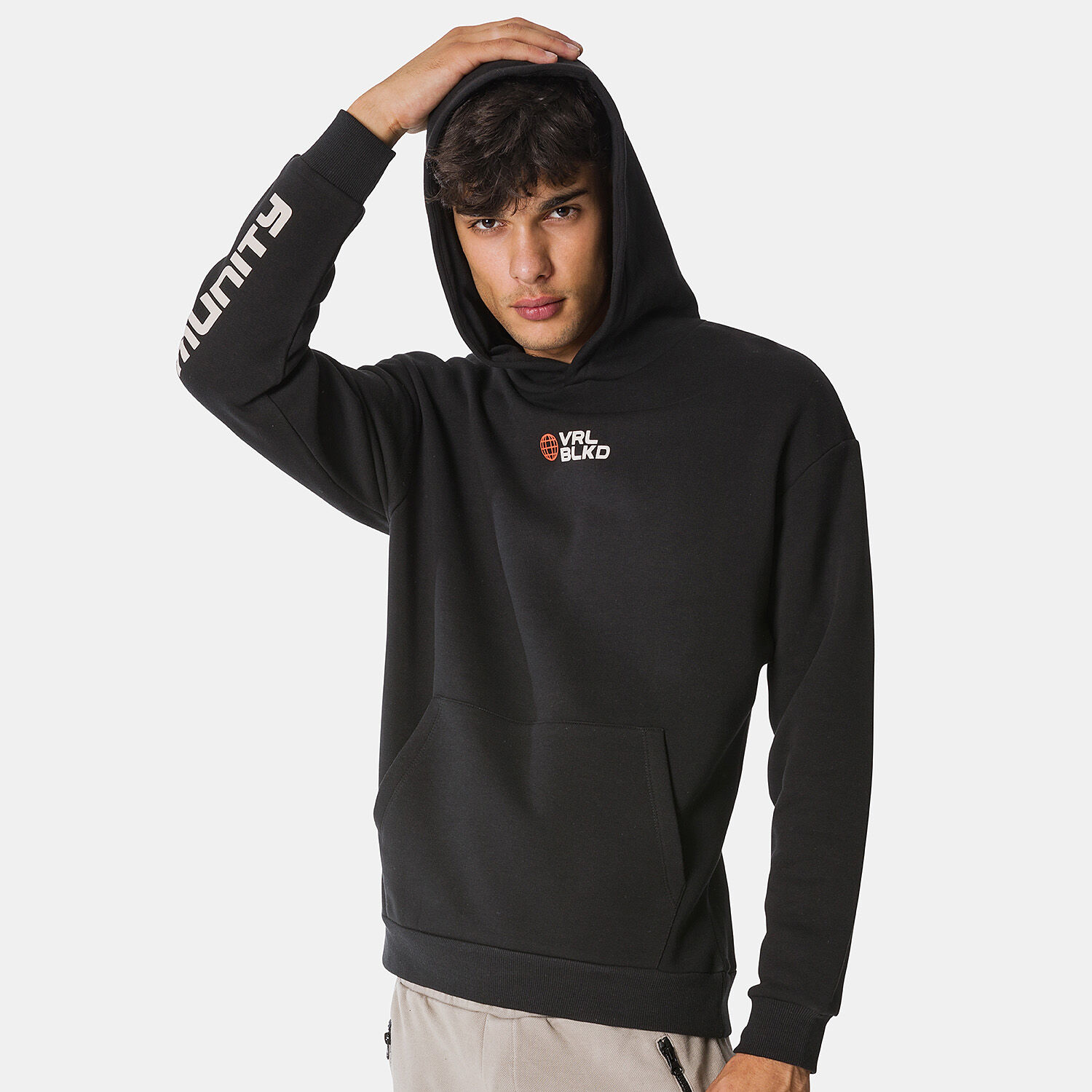 Felpa nera e arancione shop