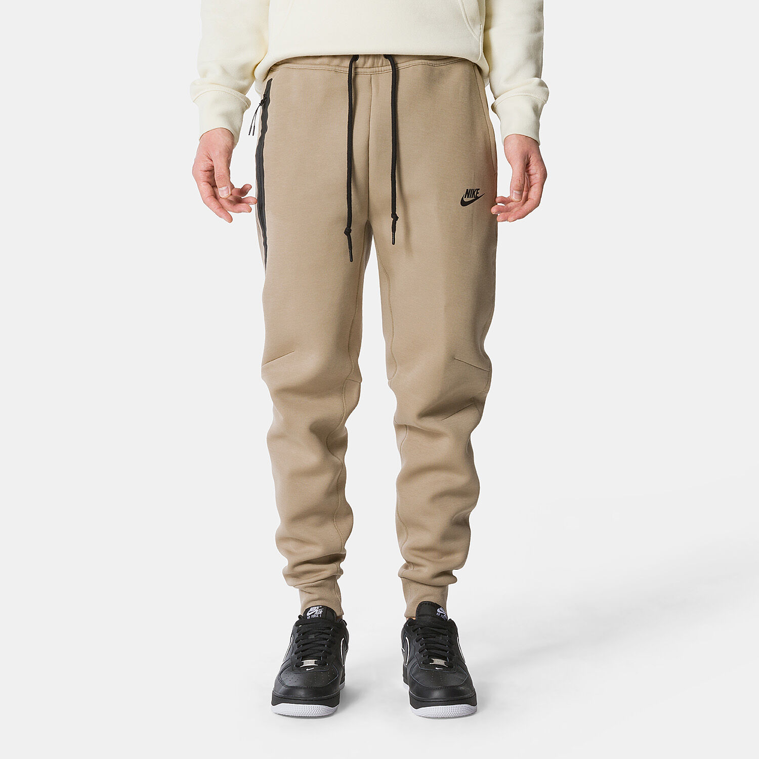 Pantaloni tuta online nike tech fleece