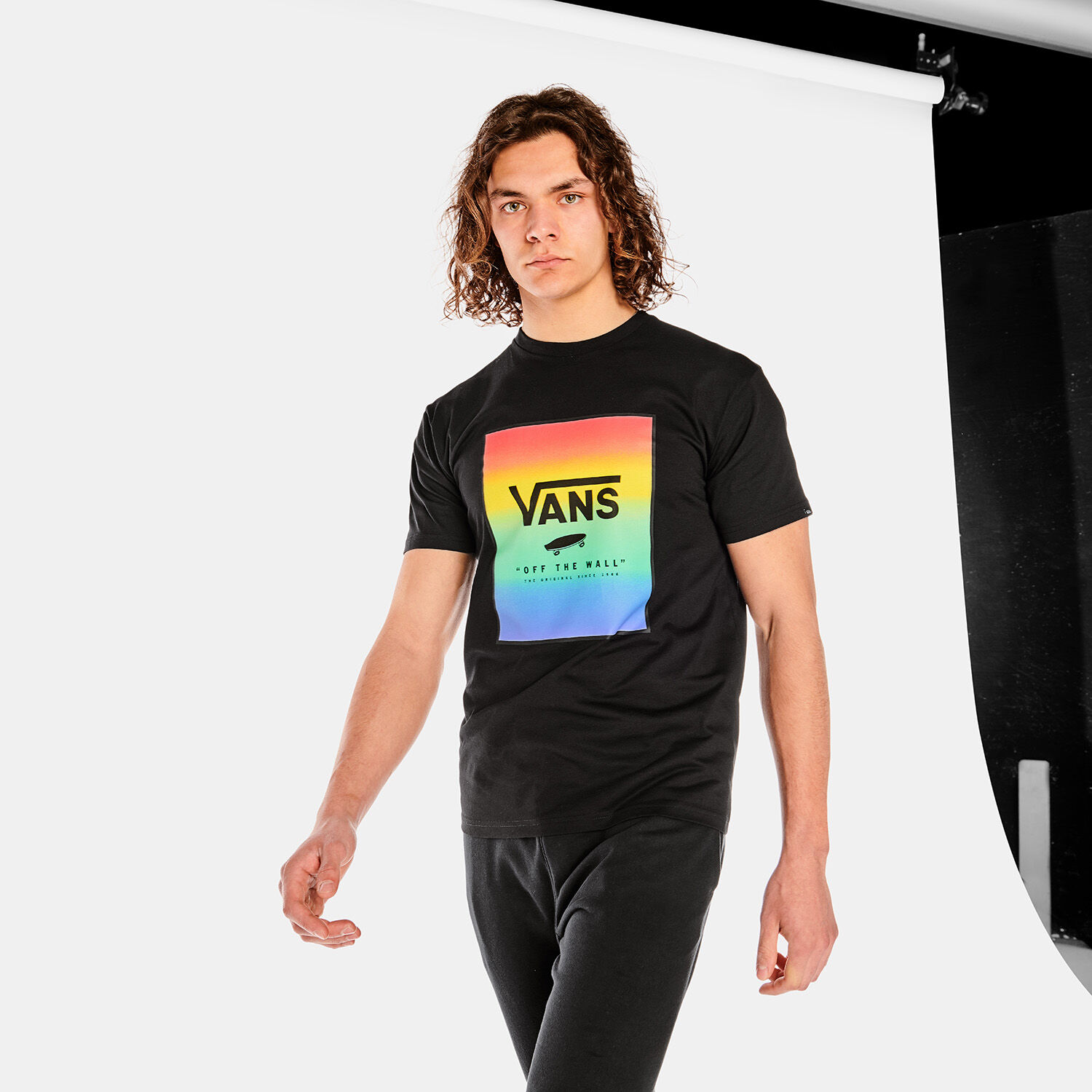 T Shirt Vans Lassic Print nera con stampa colorata AW LAB