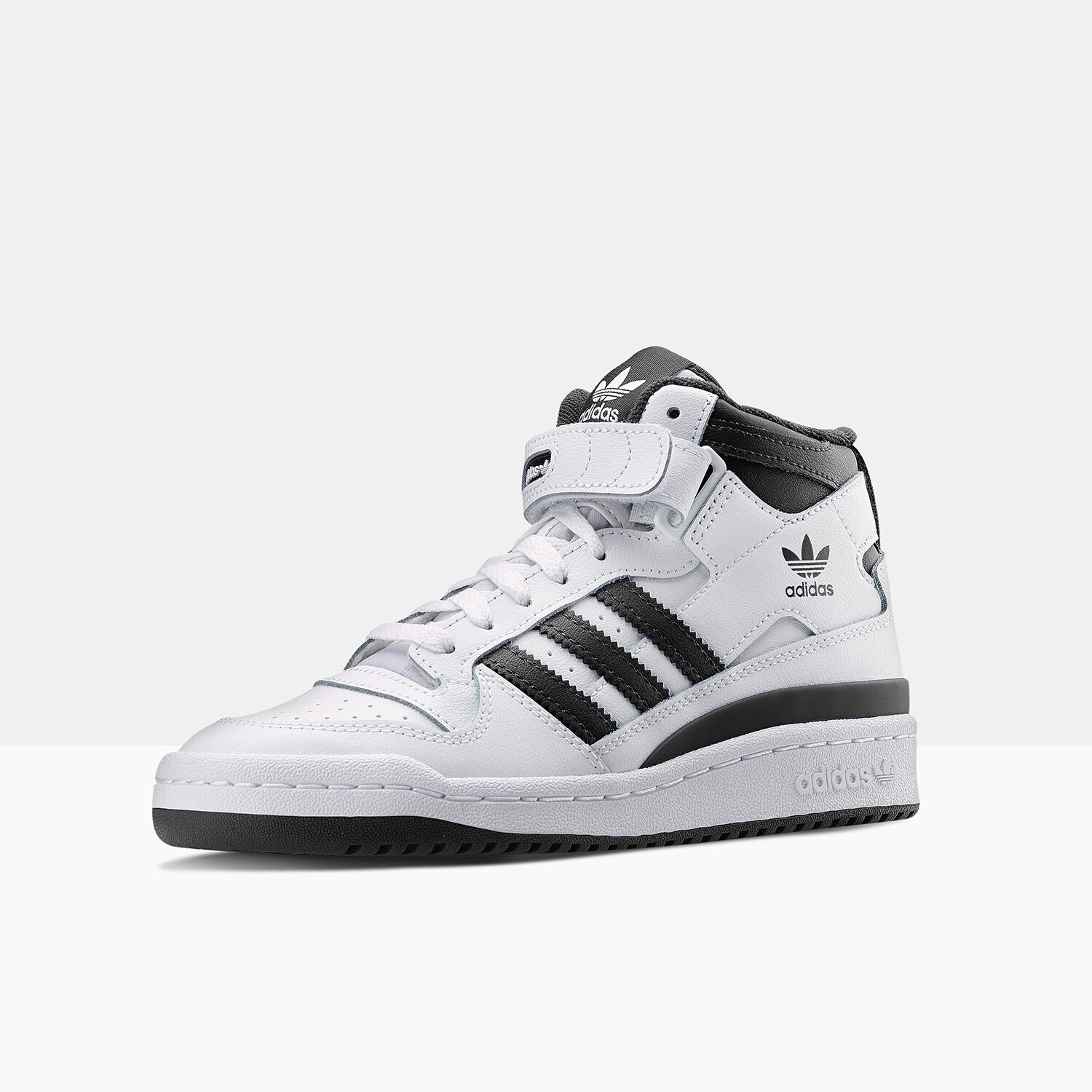 Scarpe adidas con scritta hotsell laterale