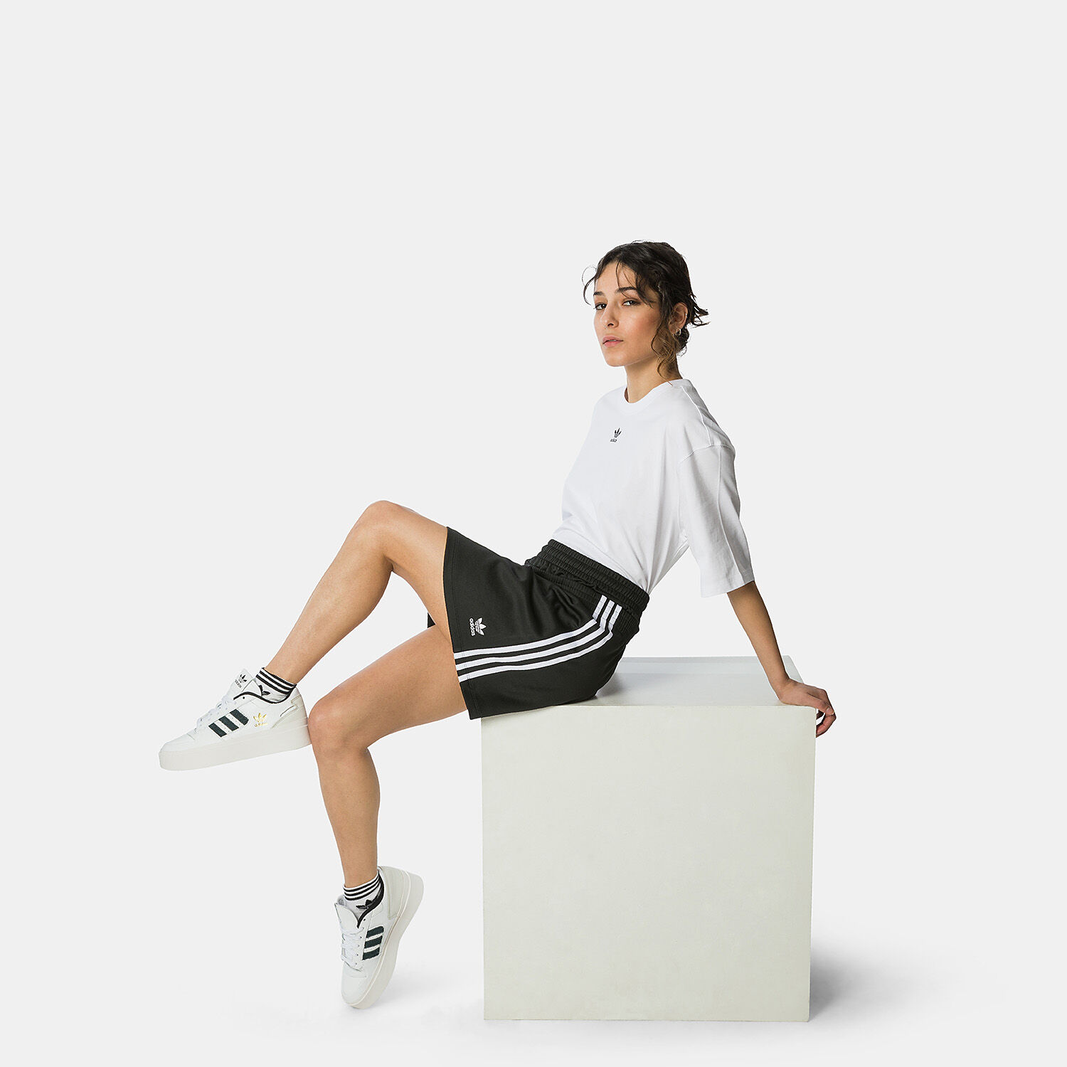 Pantaloni adidas dal ginocchio shop