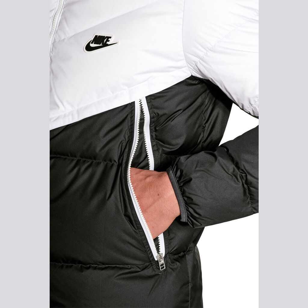 Giacca Nike Sportswear Down Fill Windrunner bianca e nera AW LAB
