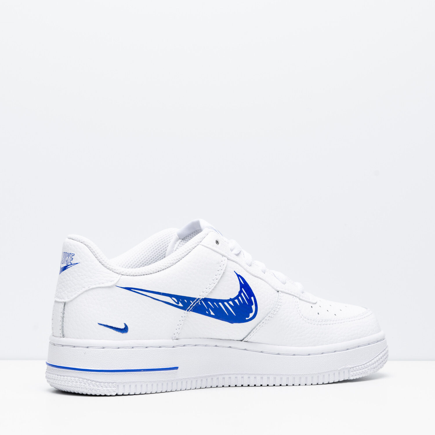 Nike Air Force 1 bianche e blu swoosh stilizzato AW LAB