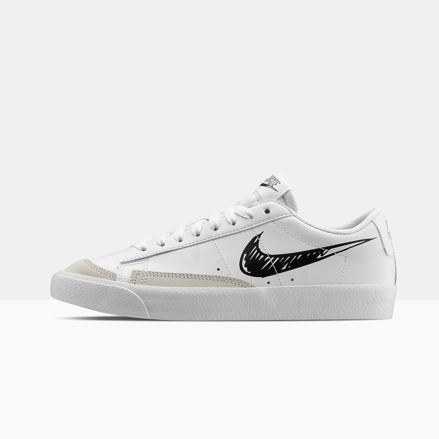 Nike Blazer Low bianche e nere da ragazzo AW LAB