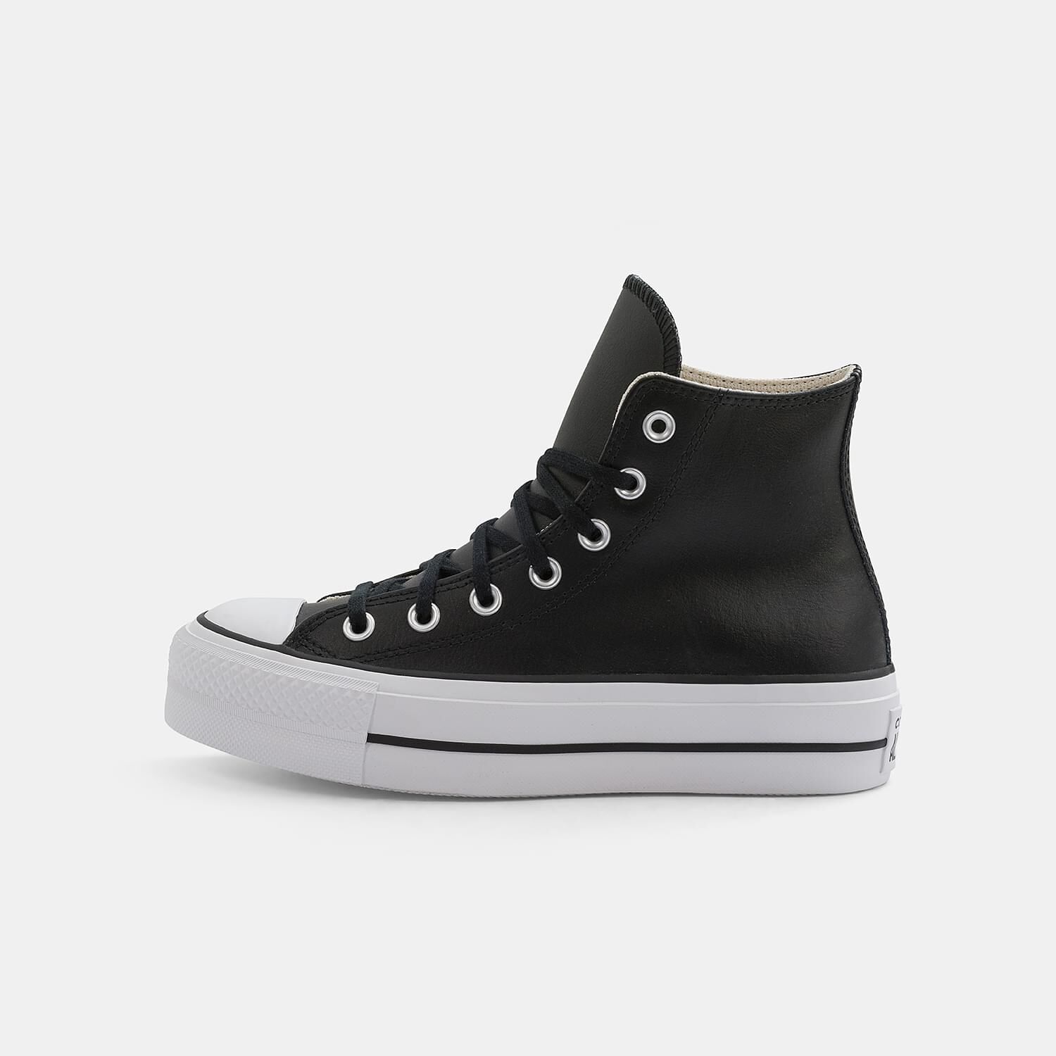 Converse bianche e shop nere