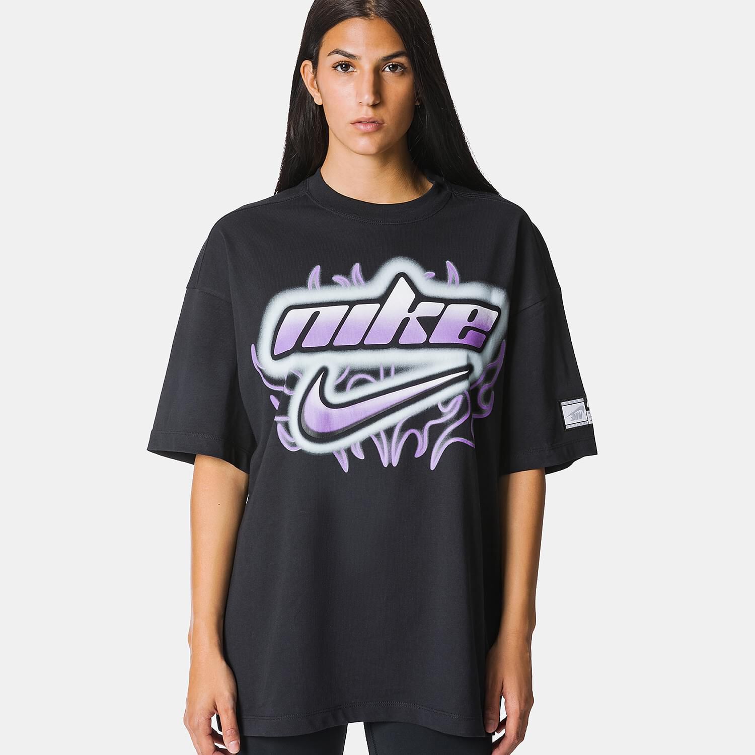 T shirt Nike Sportswear nera viola e bianca AW LAB