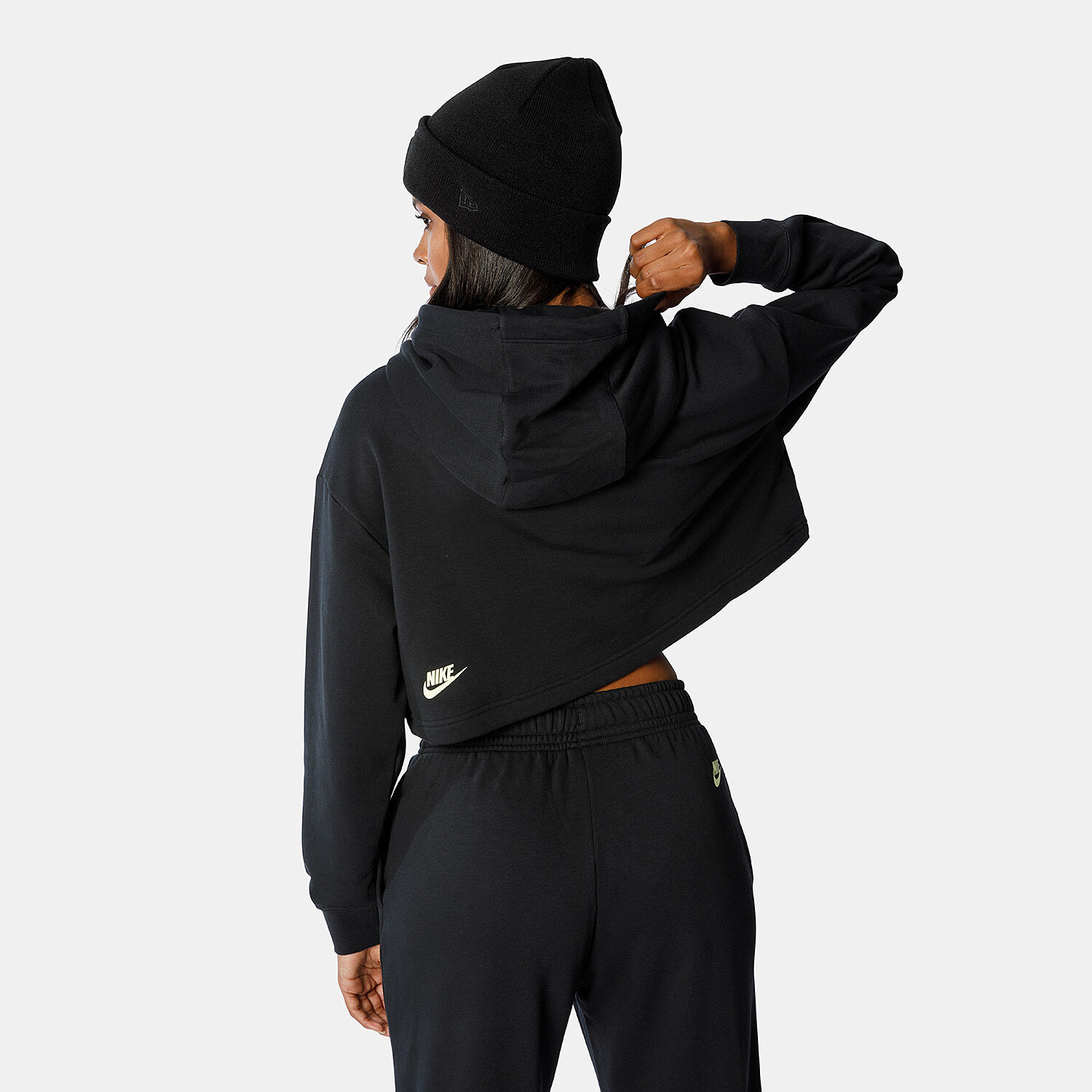 Tuta nike nera e hot sale dorata