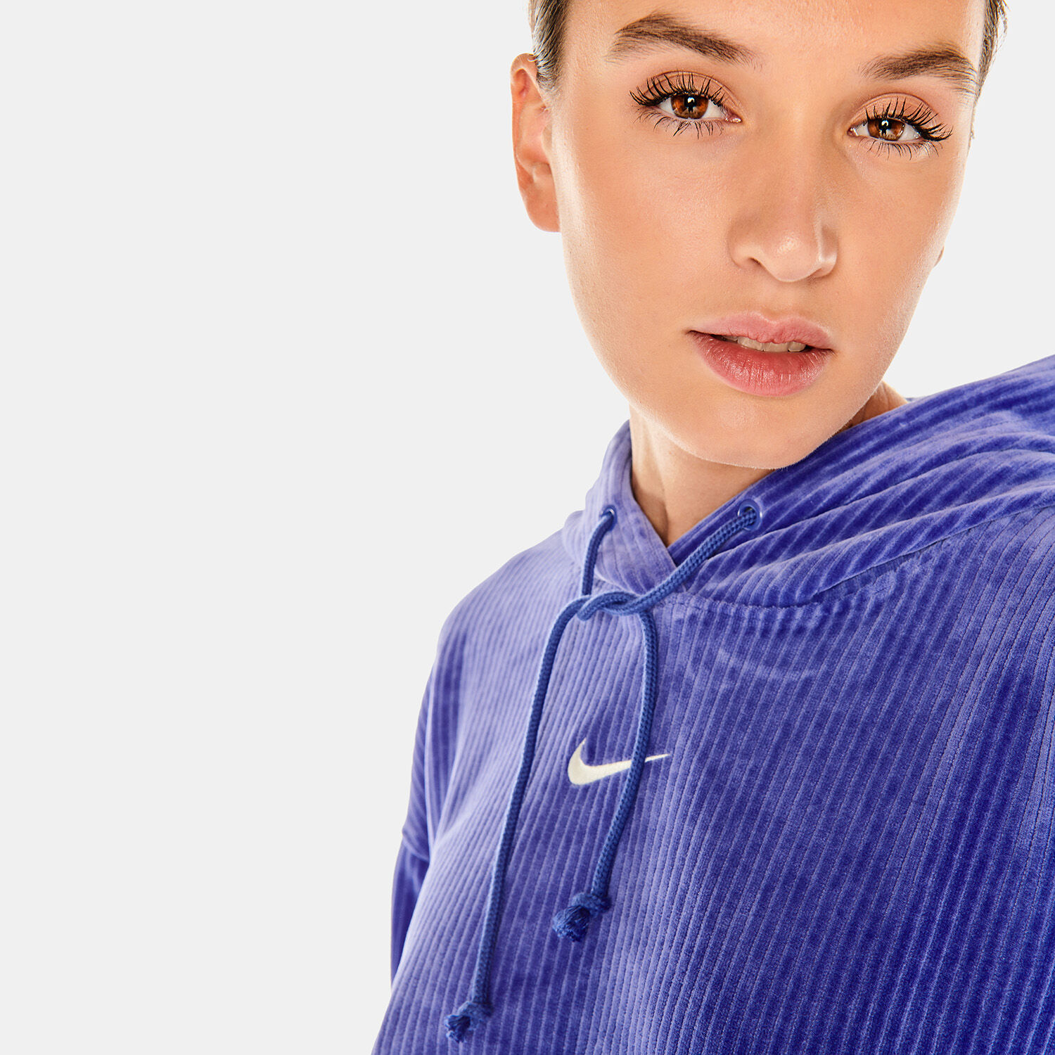 Felpa Nike Sportswear in velour blu e bianca AW LAB