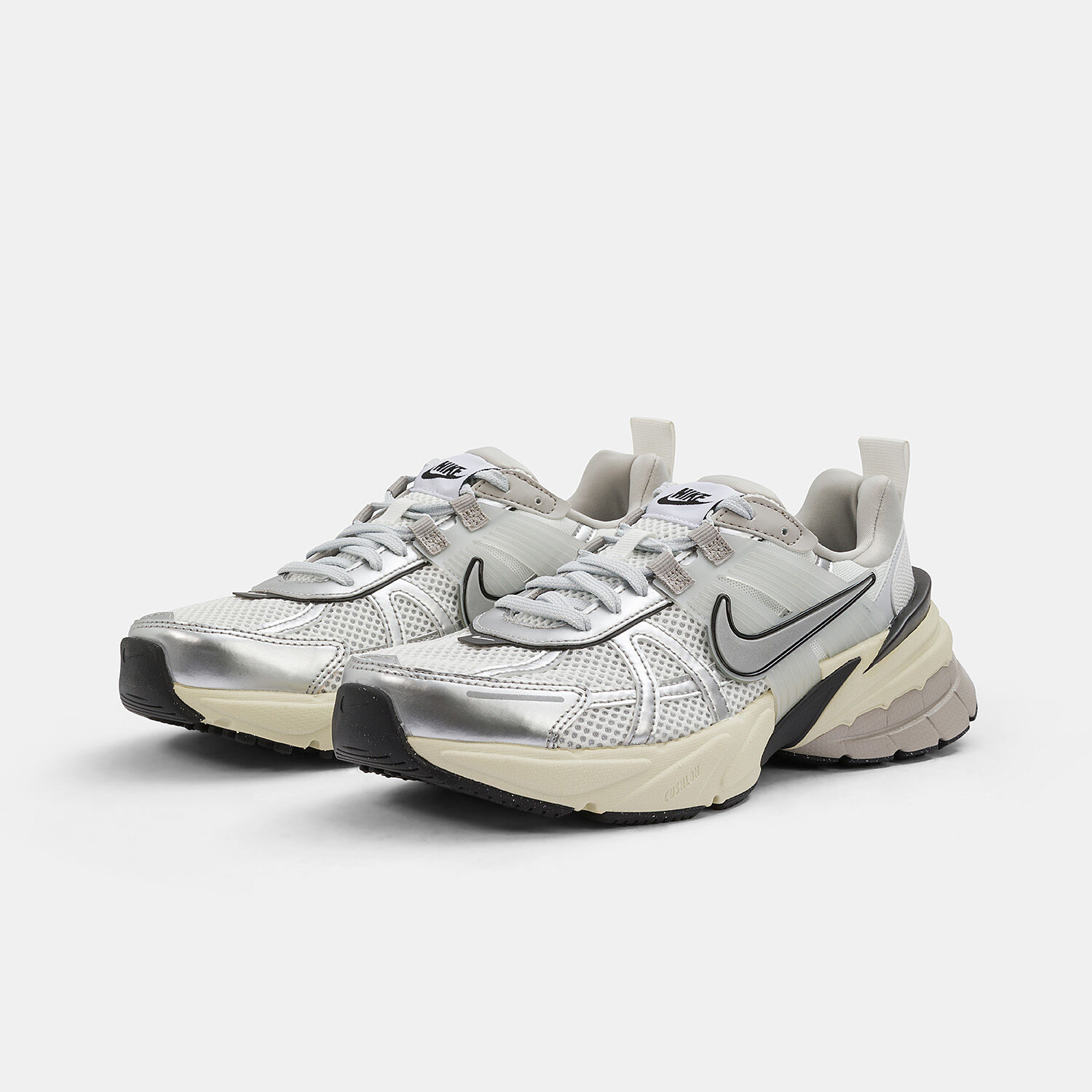Nike V2K Run grigie beige e nere AW LAB