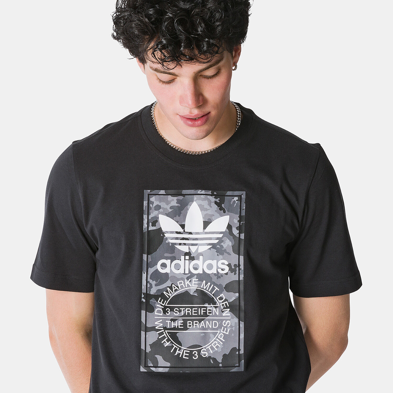 T shirt adidas Graphics Camo Tongue Label nera grigia e bianca AW LAB