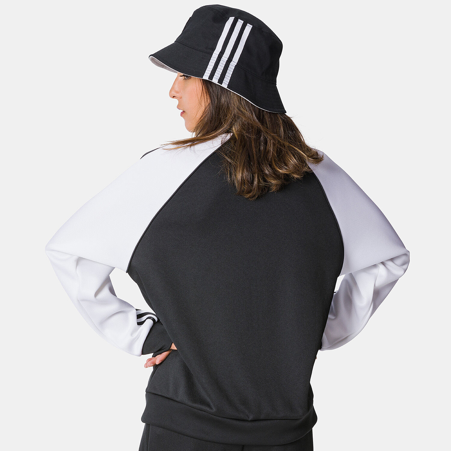 Felpa adidas Track Top adicolor Classics Oversized SST nera e