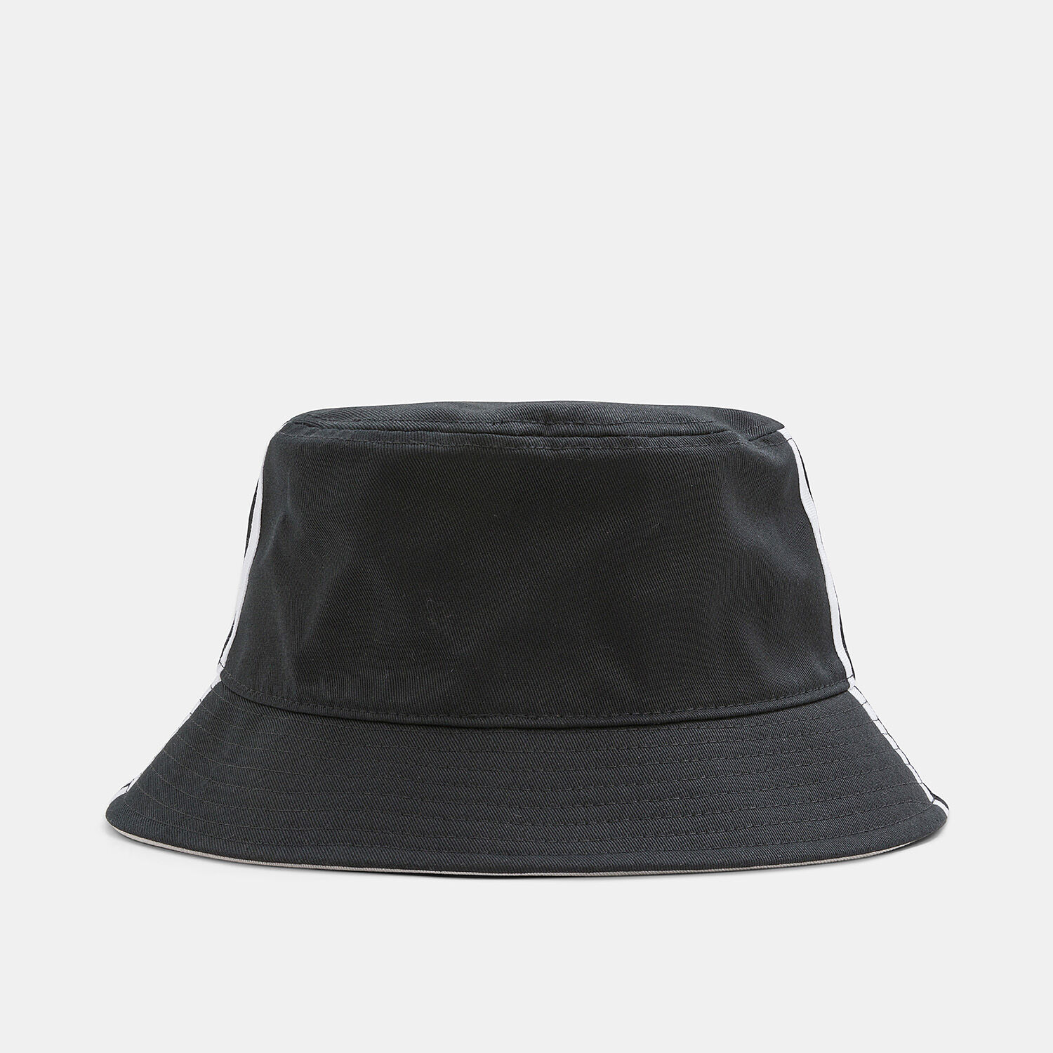 Bucket adidas adicolor Classic Stonewashed nero e bianco AW LAB