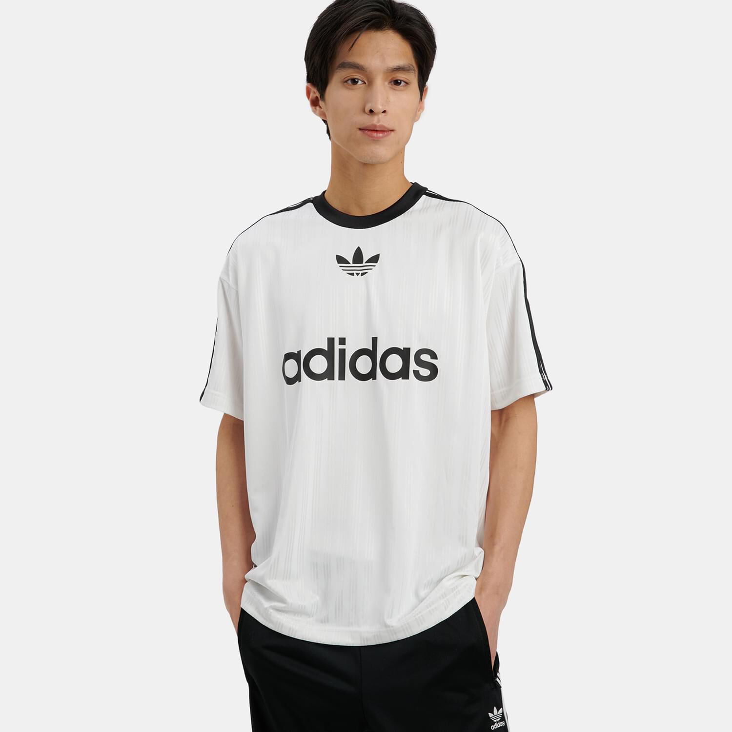 T shirt adidas adicolor bianca e nera AW LAB