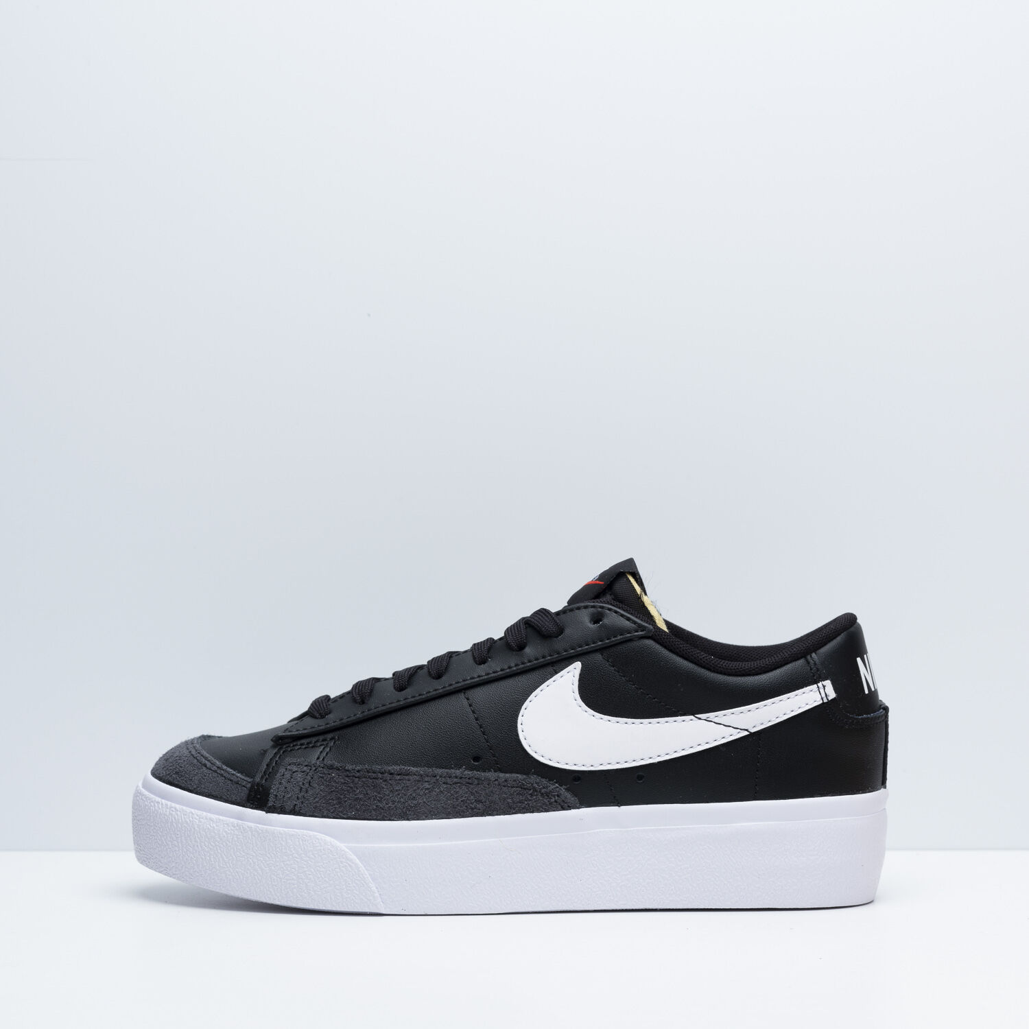 NIKE BLAZER LOW PLATFORM NERO BIANCO DONNA