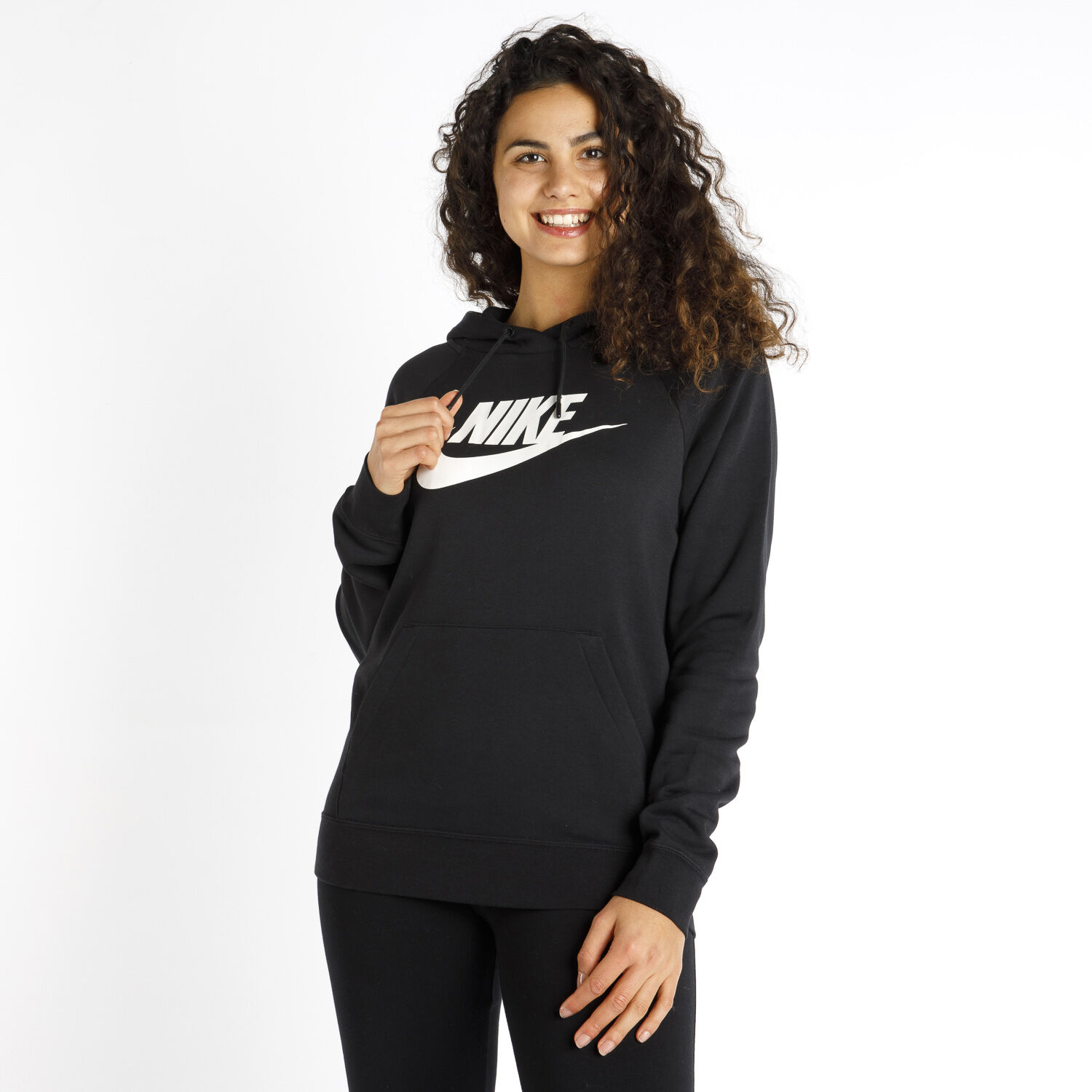 Felpa Nike Sportswear Essential nera e bianca AW LAB