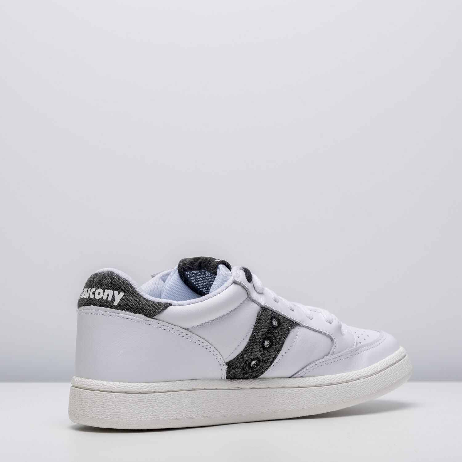 Saucony bianche e nere store indossate