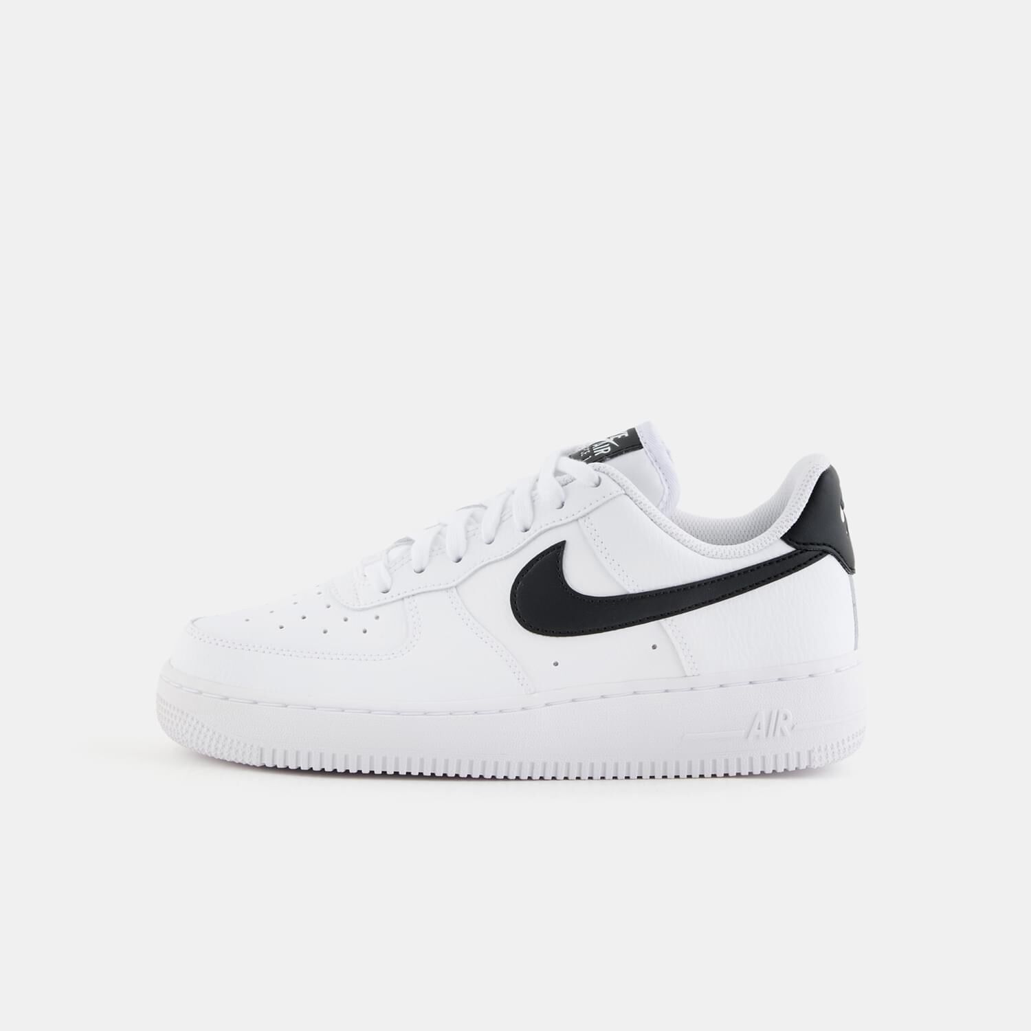 Nike Air Force 1 07 bianche e nere AW LAB