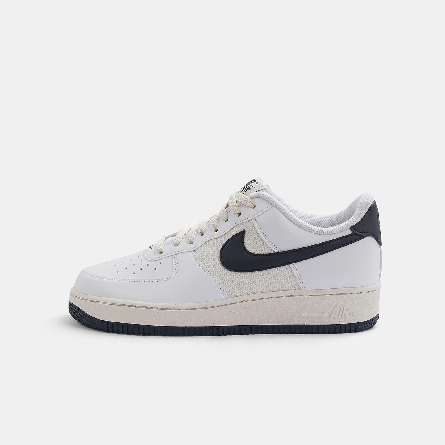 Nike bianche con logo nero on sale