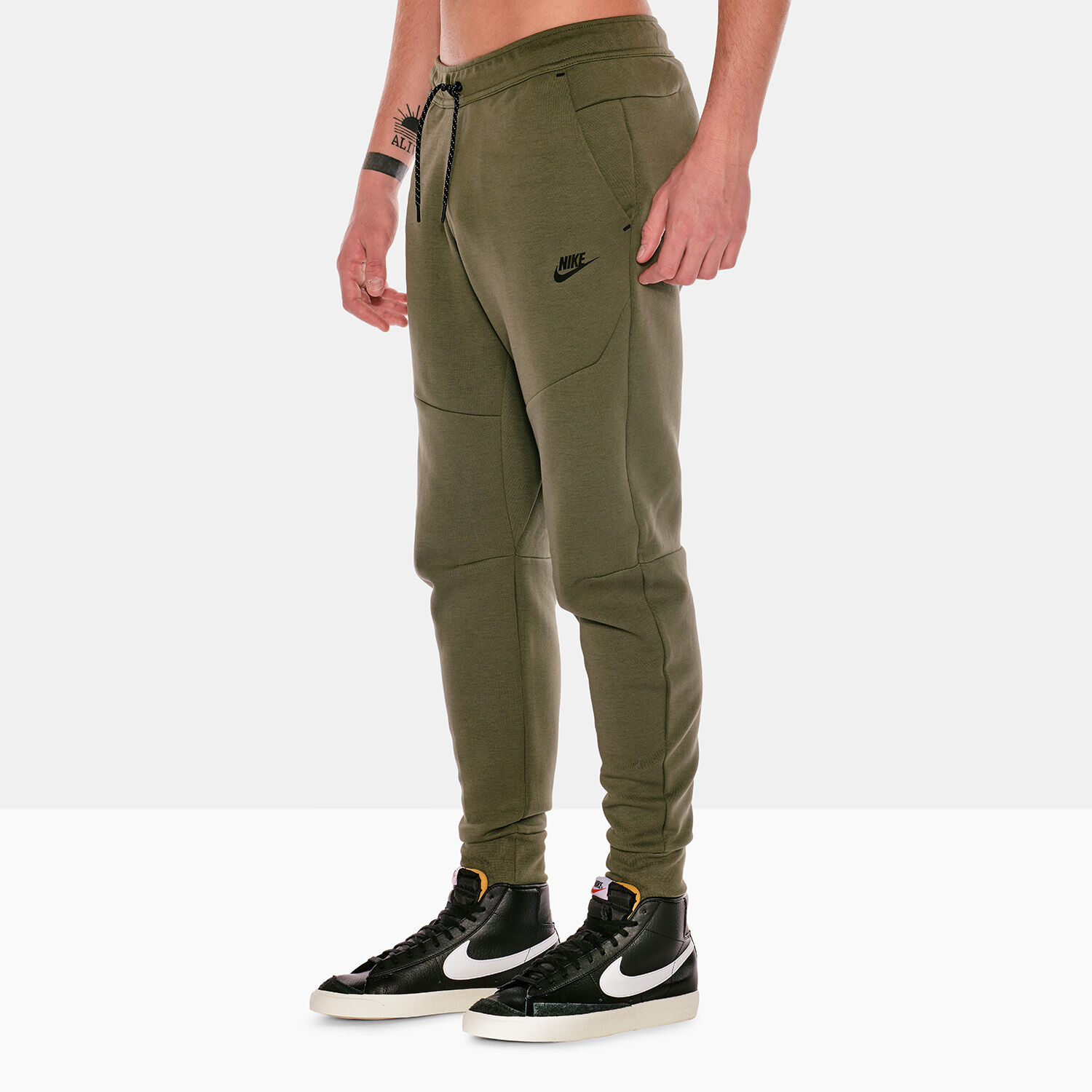 Pantaloni Nike Sportswear Tech Fleece verde oliva AW LAB