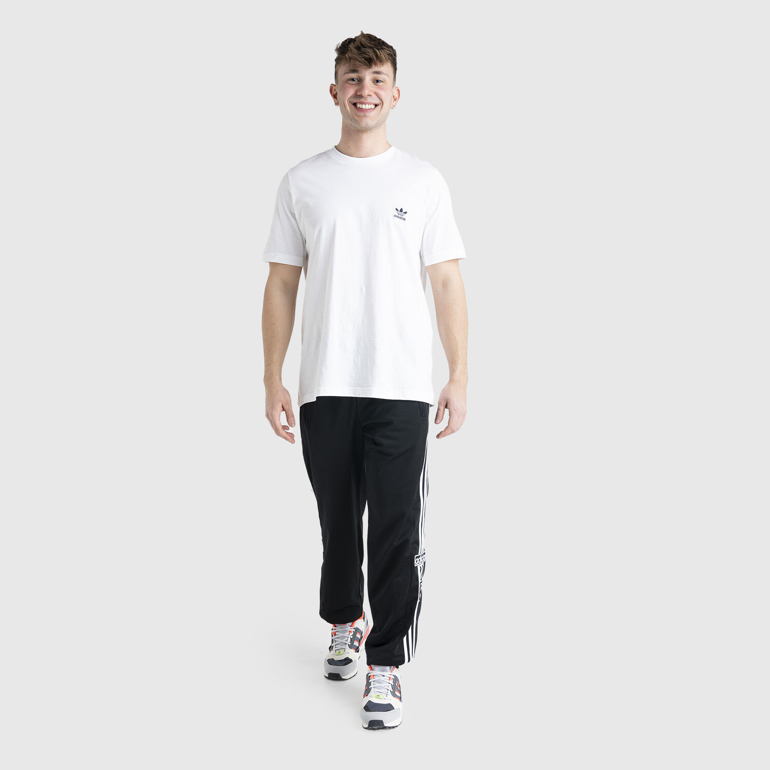 Pantaloni con discount bottoni adidas