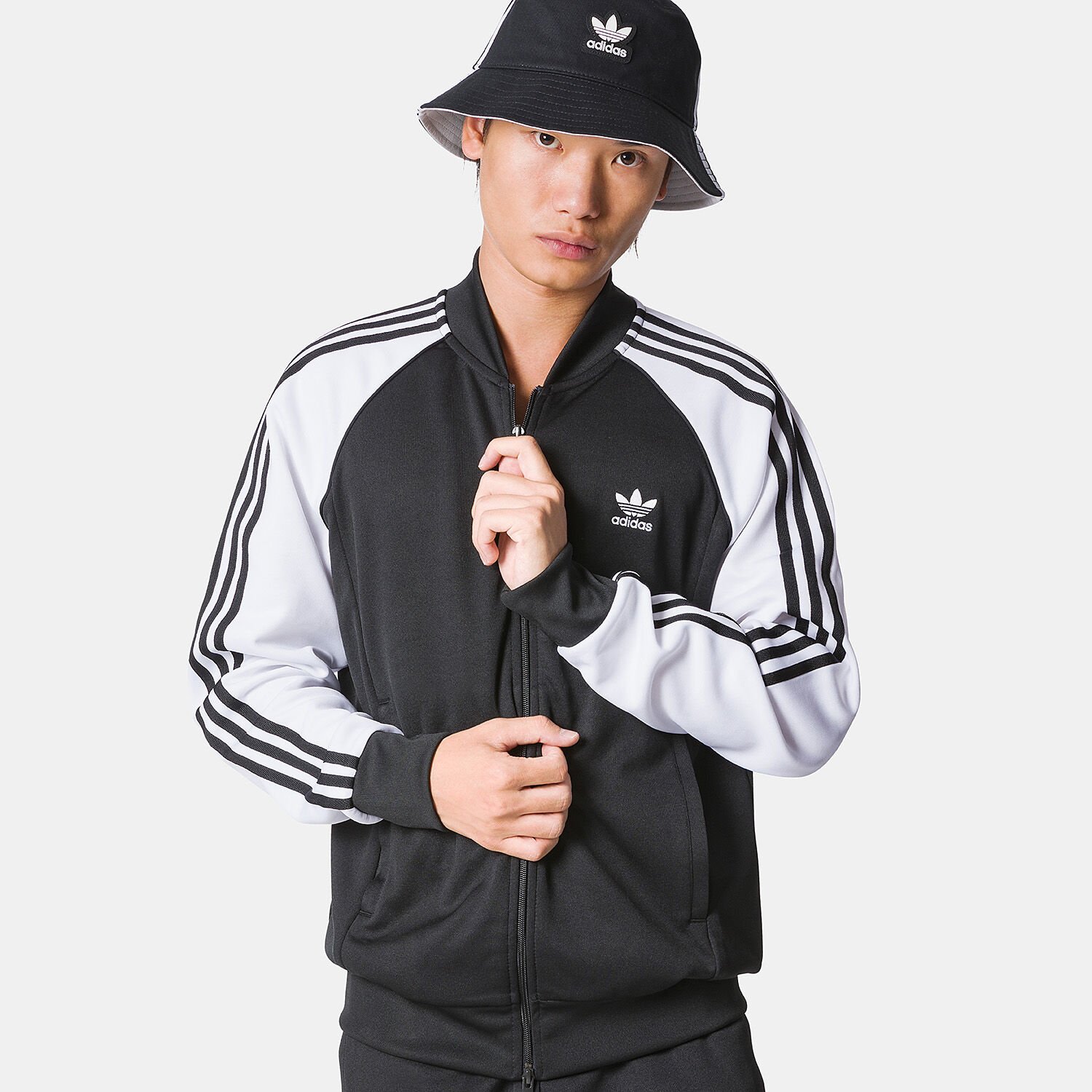 Felpa adidas Track Jacket adicolor Classics SST nera e bianca AW LAB