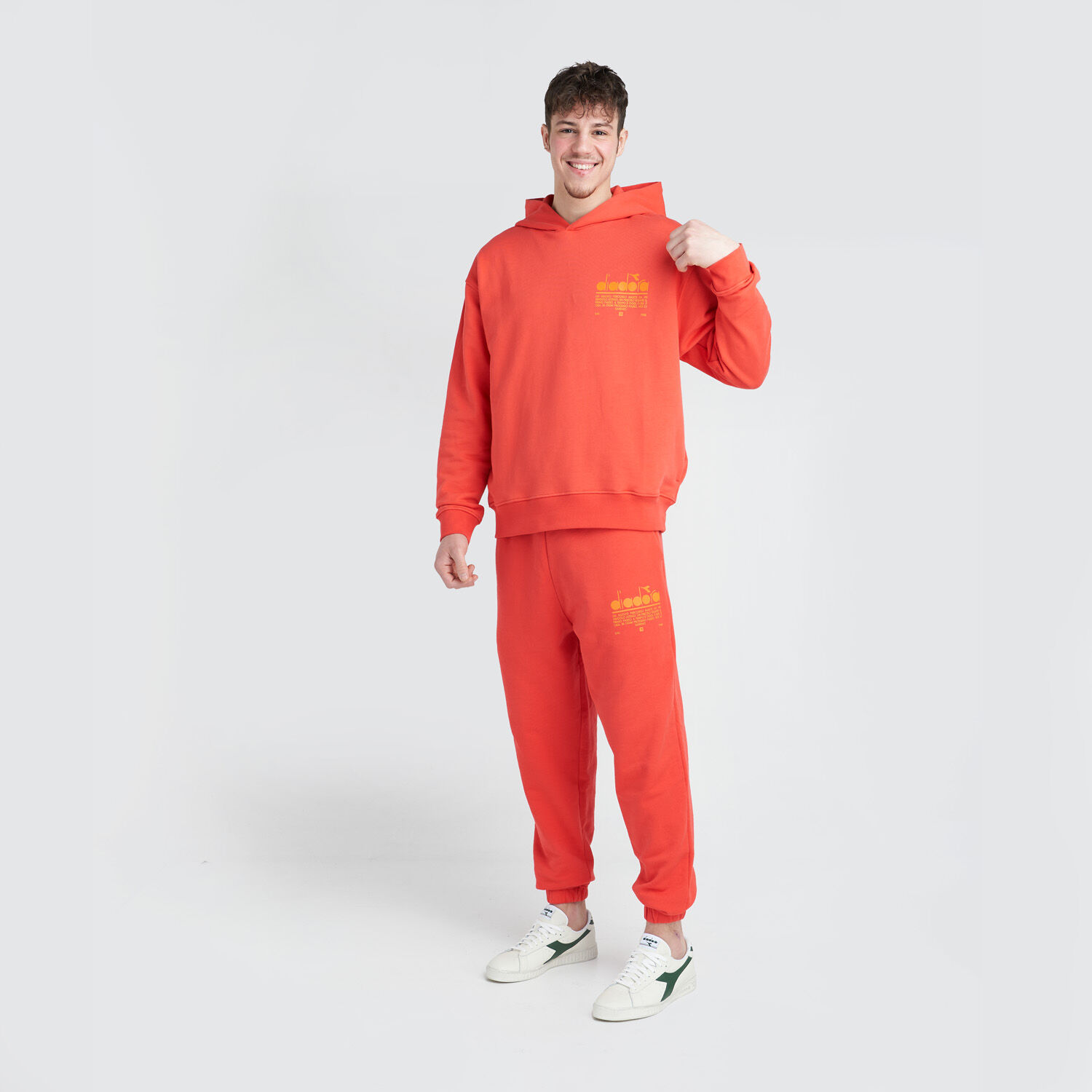 Felpa Diadora Hoodie Manifesto arancione e gialla Aw Lab