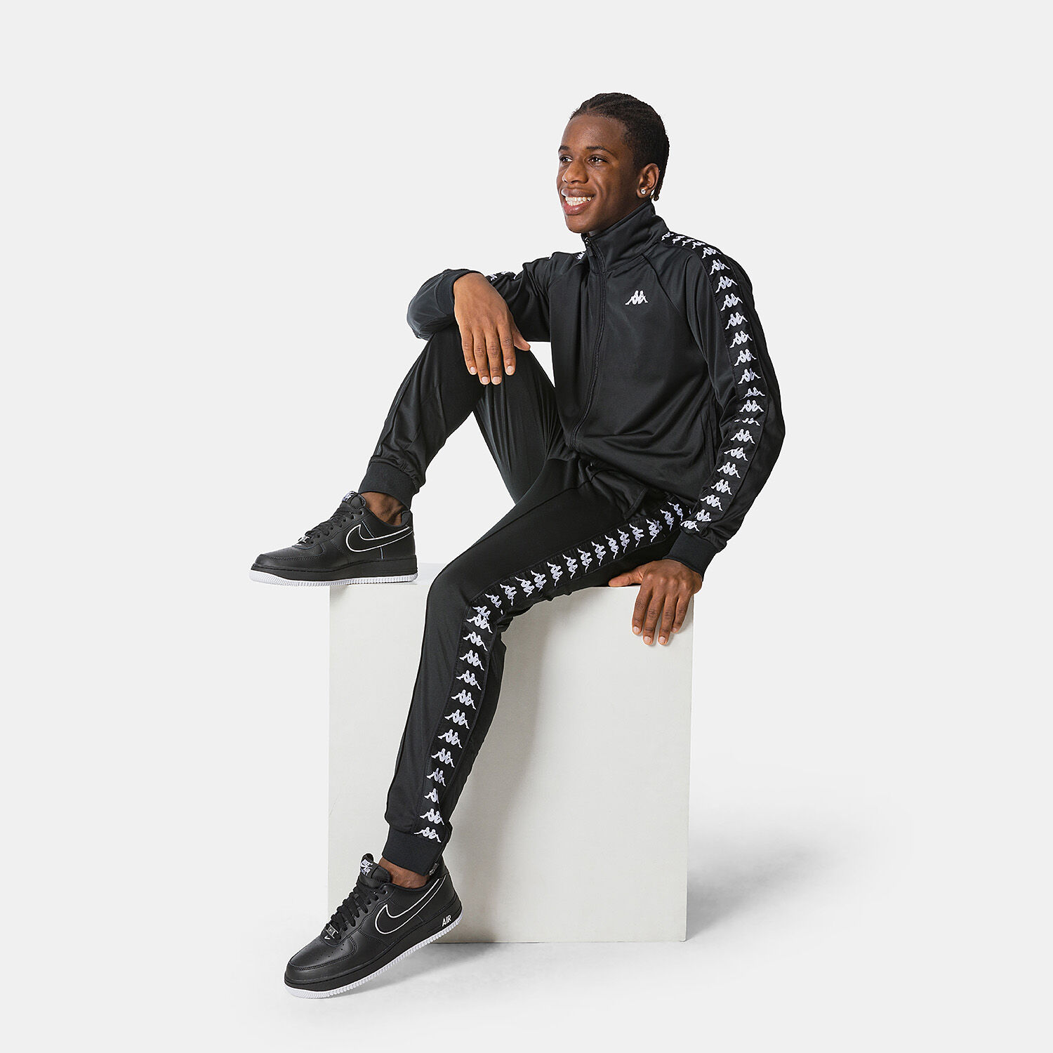 Pantaloni Kappa 222 Banda Rastoria Slim neri e bianchi AW LAB