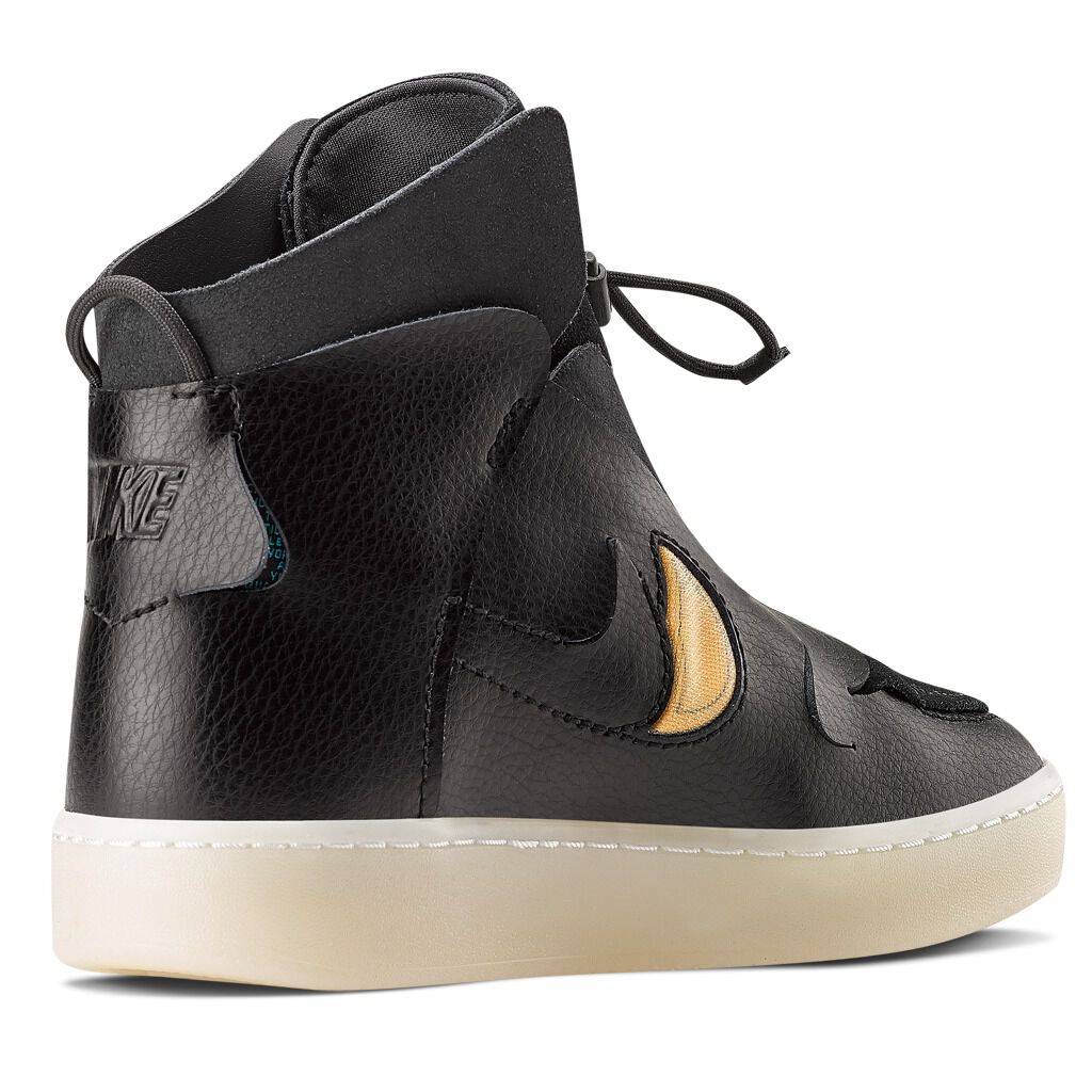 Nike Vandalised nere AW LAB