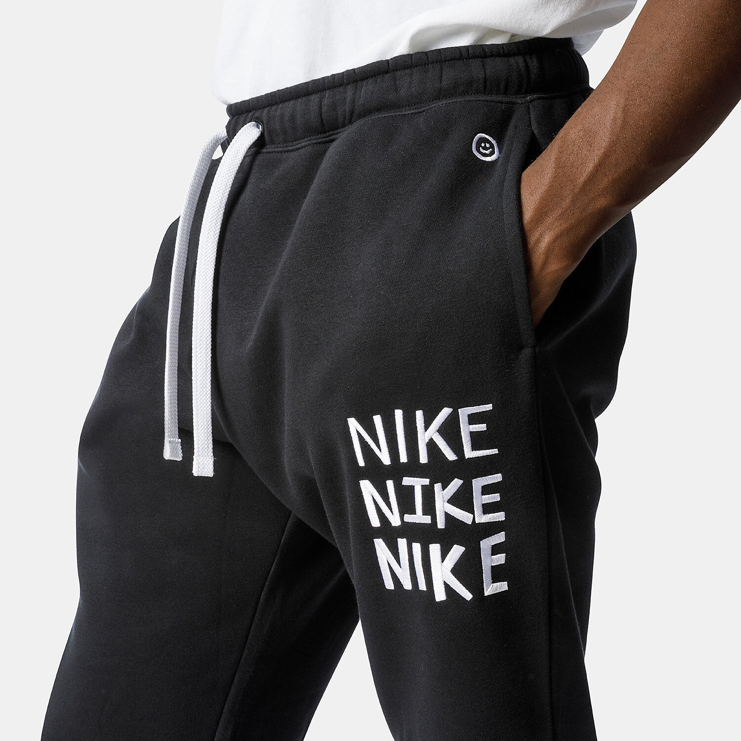 Pantaloni nike con scritta sulla gamba shop