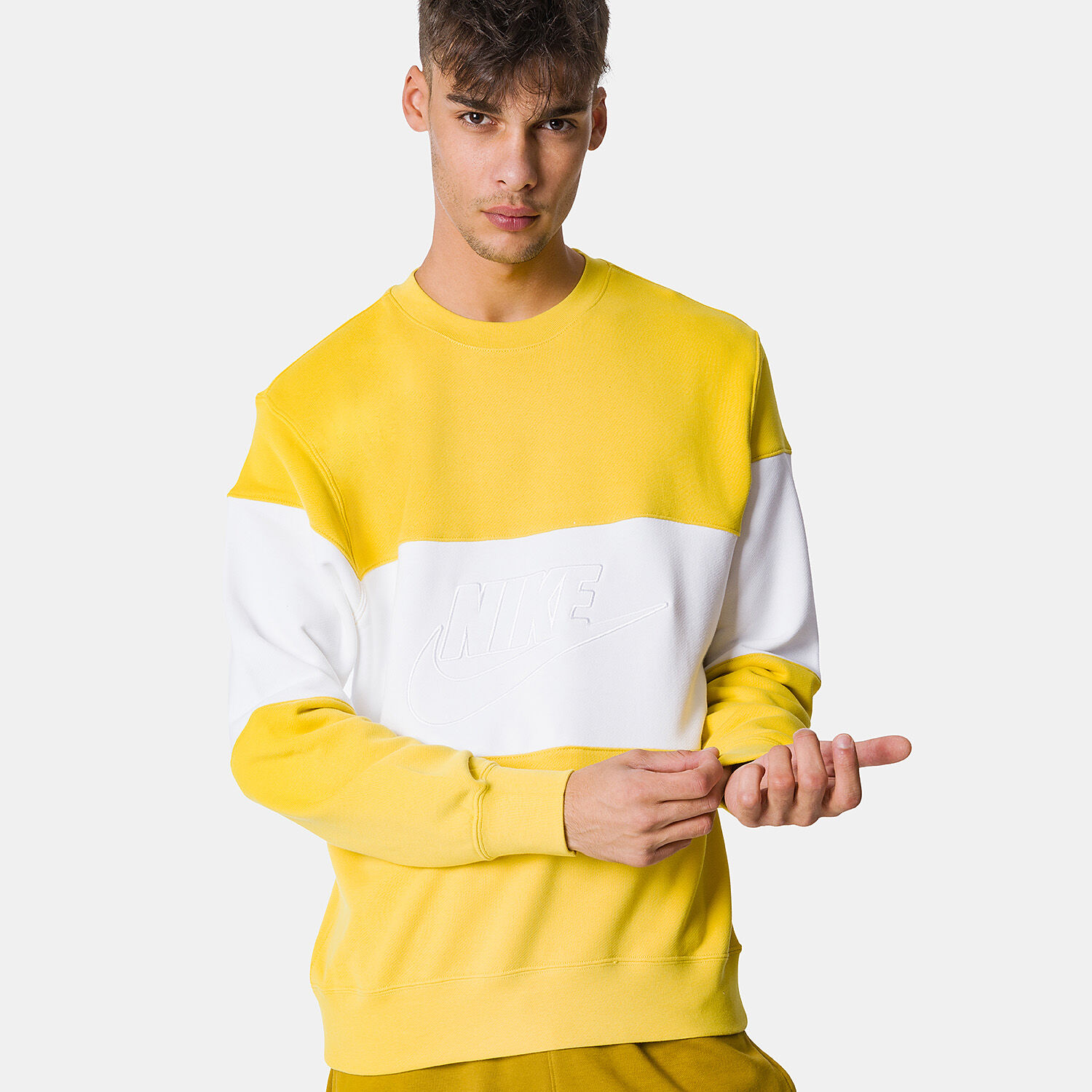 Felpa Nike Club Colour Blocked Crew gialla e bianca AW LAB