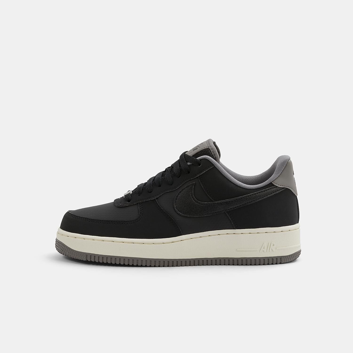Nike Air Force 1 07 LV8 nere e grigie AW LAB