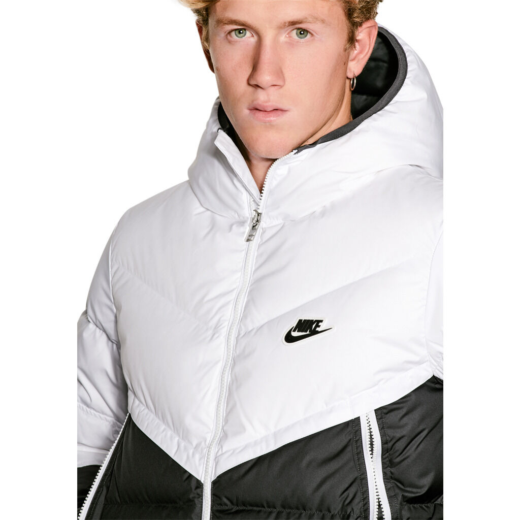 Giacca Nike Sportswear Down Fill Windrunner bianca e nera AW LAB