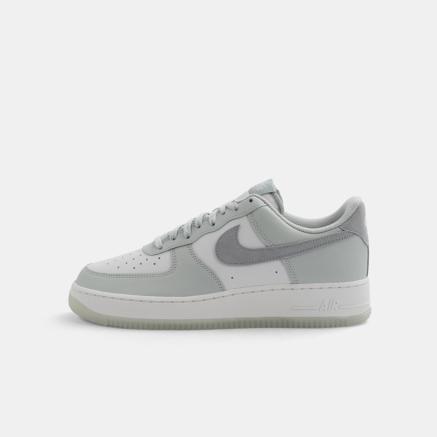 Nike Air Force 1 07 LV8 bianche e grigie AW LAB