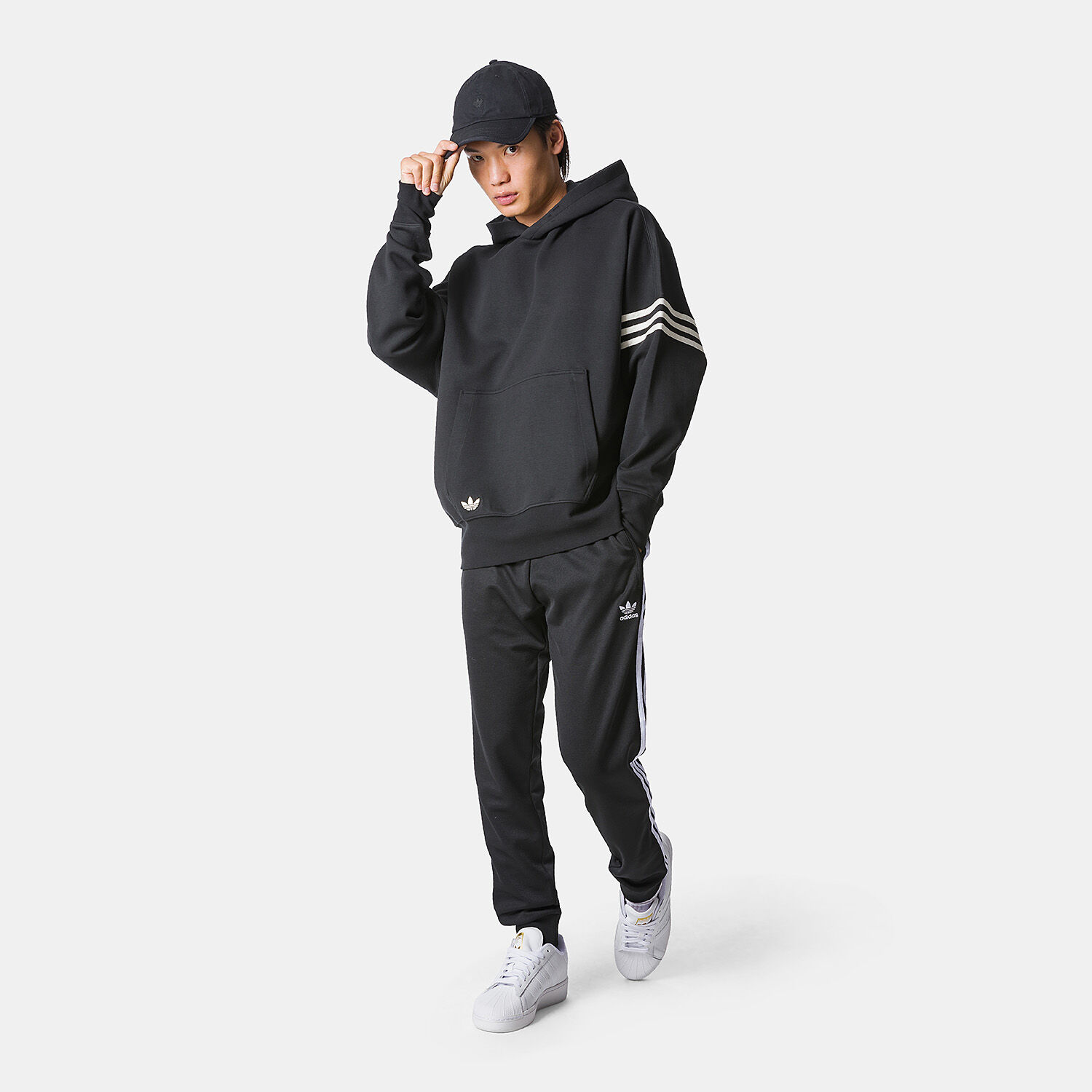 Felpa adidas bianca e nera hotsell