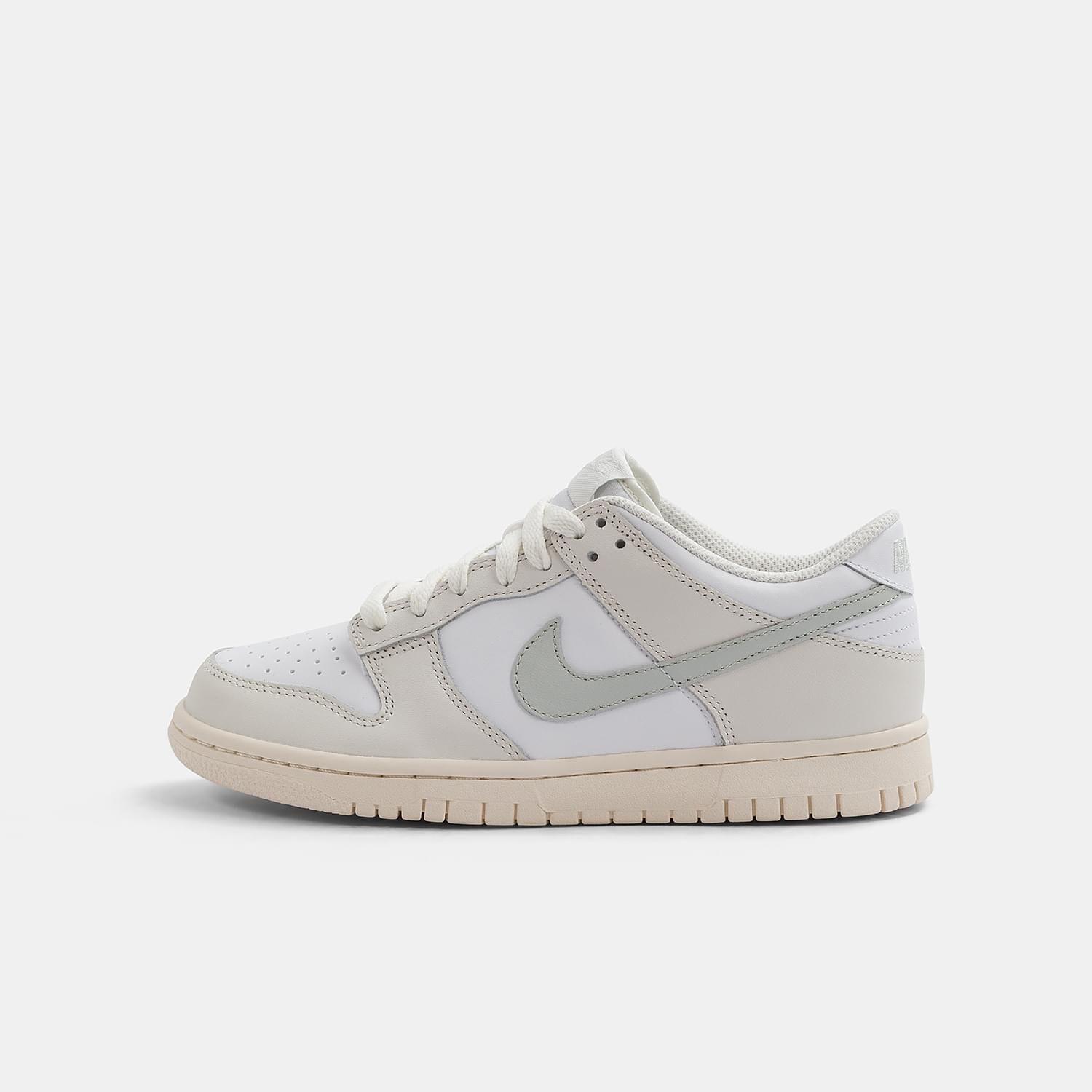 Silver nike prezzo basso 2025