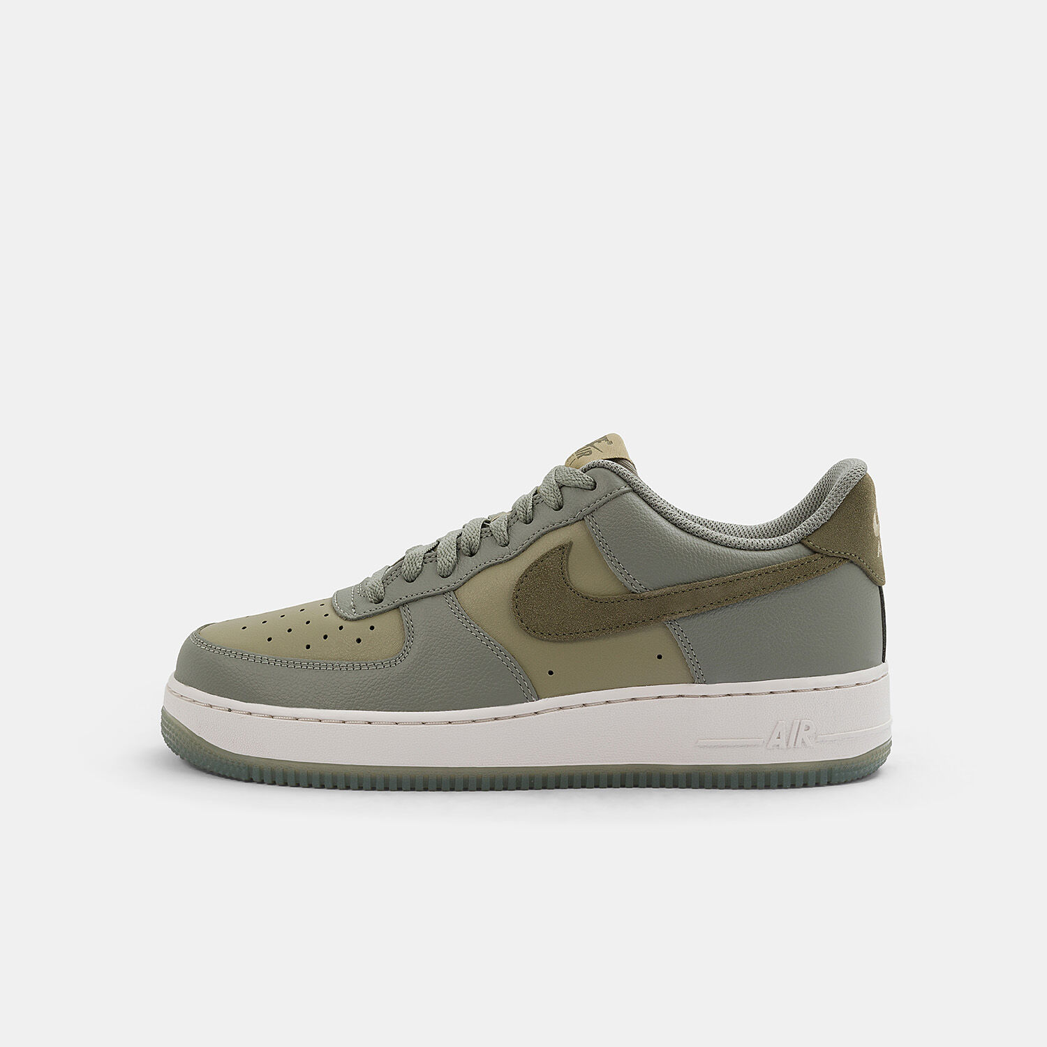 Nike Air Force 1 07 LV8 verdi e bianche AW LAB