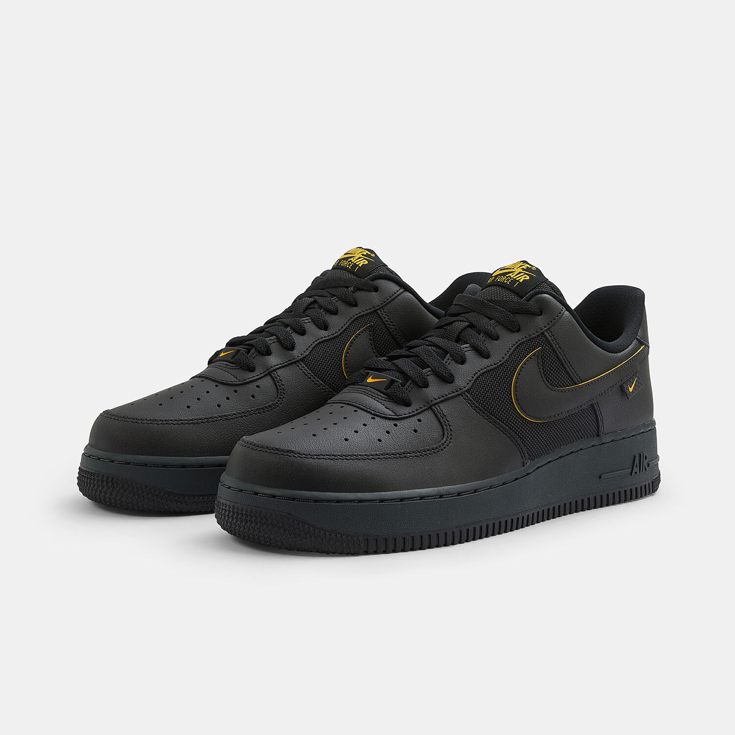 Nike Air Force 1 07 nere e gialle AW LAB