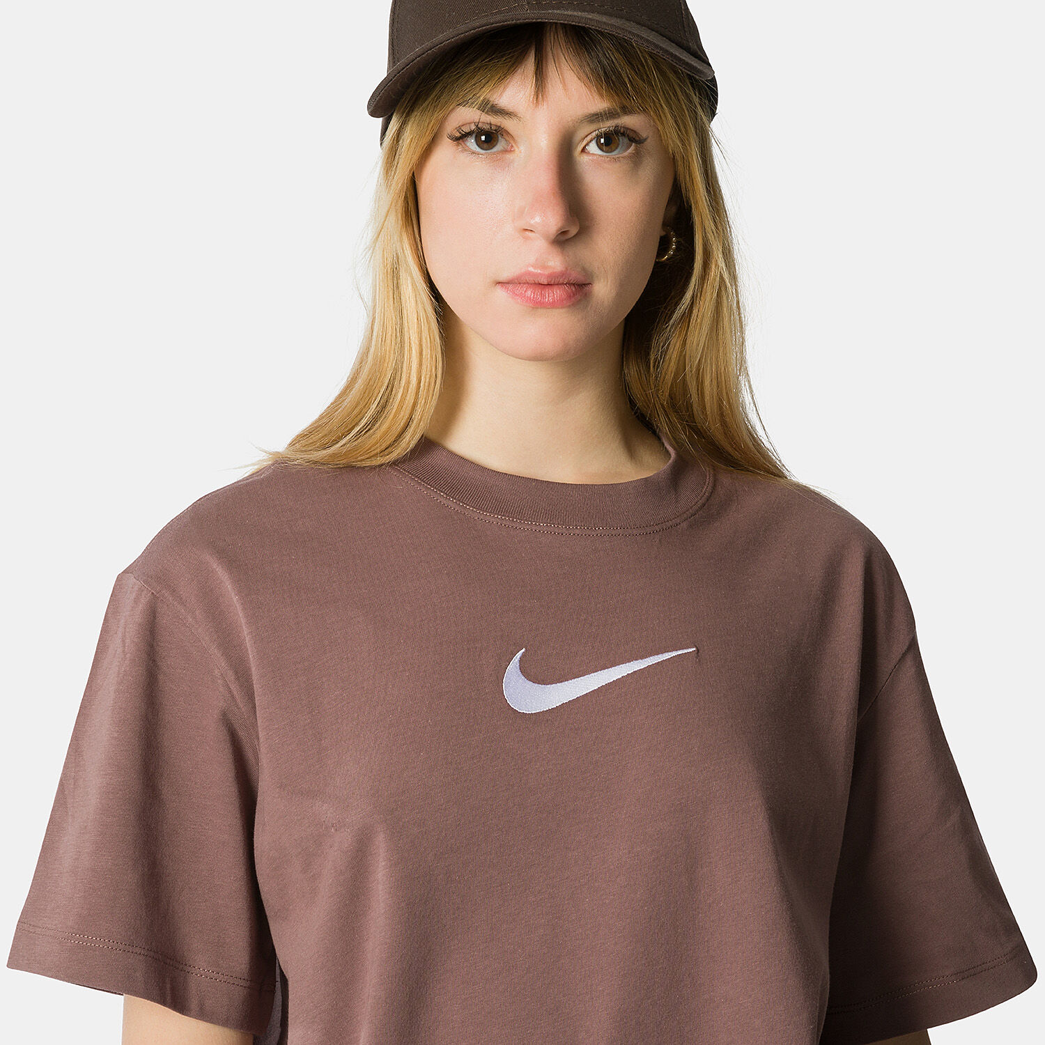 T shirt nike marrone on sale